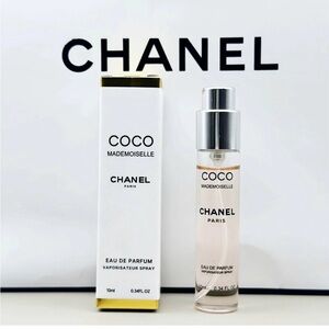 CHANEL Coco Mademoiselle Perfume with Citrus and Woody Notes